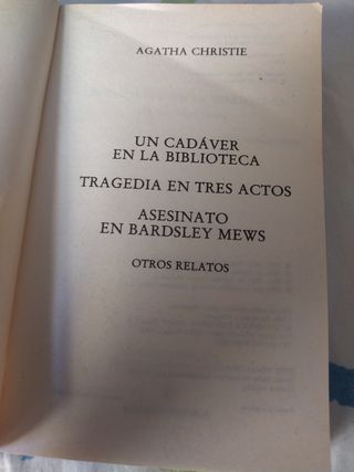 3 novelas de Agatha Christie.