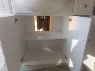 Mueble baño blanco con lavabo