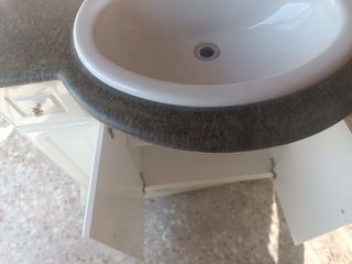 Mueble baño blanco con lavabo