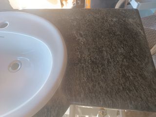 Mueble baño blanco con lavabo