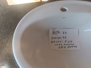 Mueble baño blanco con lavabo