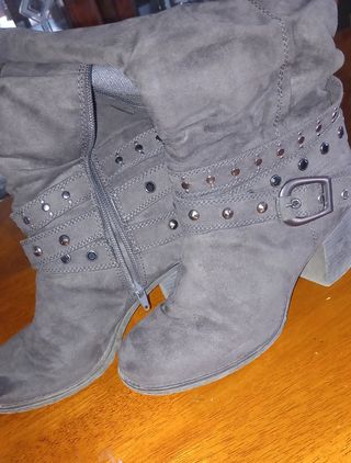 Stivali neri donna - con borchie