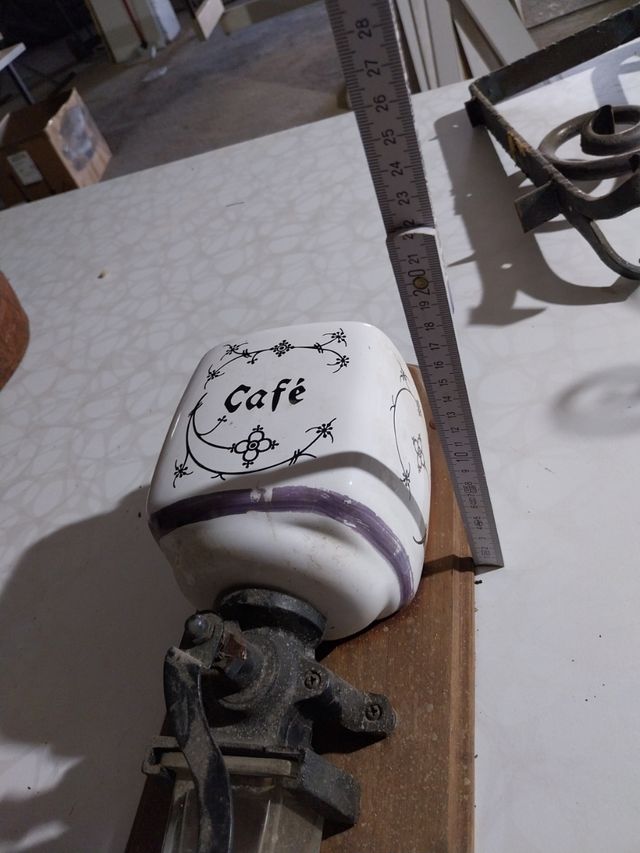 Molinillo café antiguo decorativo