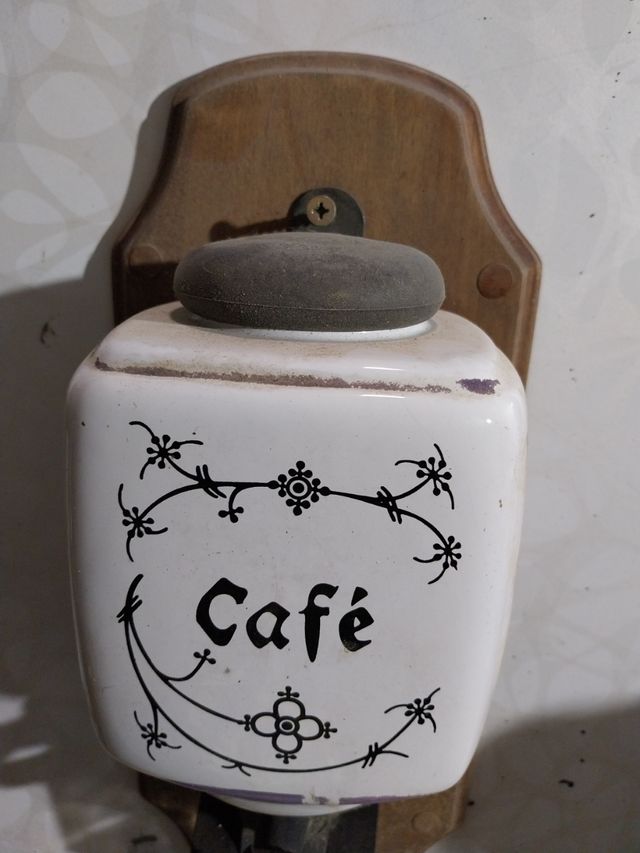 Molinillo café antiguo decorativo