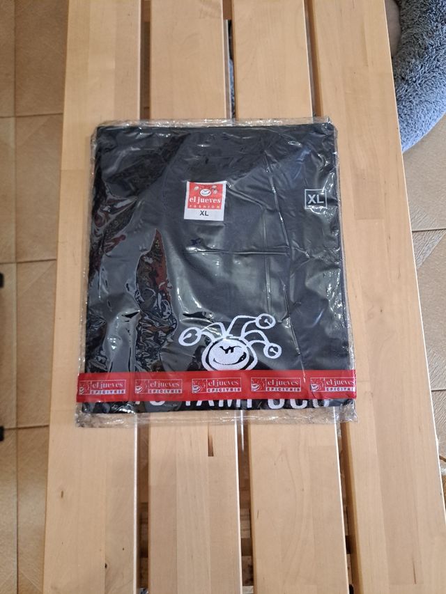 T-shirt XL nera Thursday