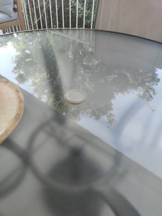 Conjunto mesa exterior con sombrilla y 4 sillas.