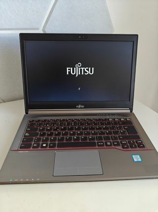 Portátil Fujitsu LifeBook E746
