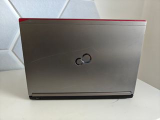 Portátil Fujitsu LifeBook E746