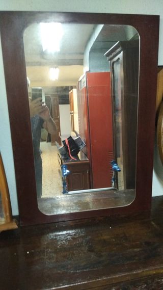 Espejo madera marrón antiguo