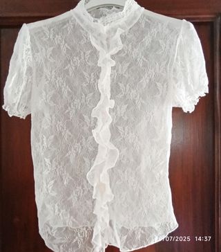 Blusa encaje blanca elástica