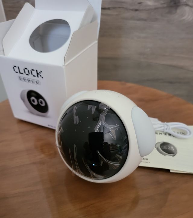 Reloj despertador blanco