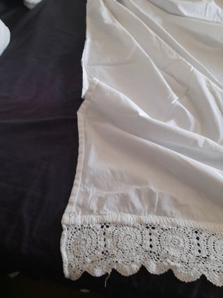 Tapiz blanco con ganchillo