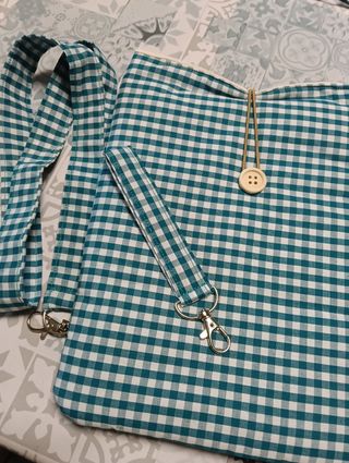 Conjunto hecho a mano Funda+ cuelga móvil+ llavero