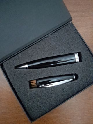Bolígrafo y USB 4GB - Regalo