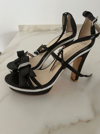 Tacones Sacha London negros, talla 39