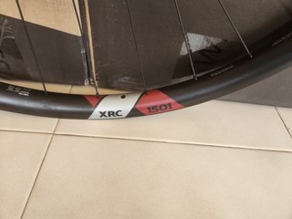 Rueda delantera DT Swiss XRC 1501 29" de carbono