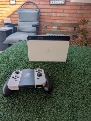 Nintendo Switch OLED blanca + mando + funda