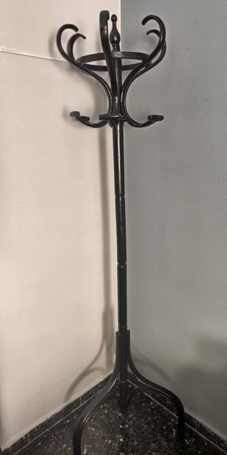 Perchero antiguo de madera negro