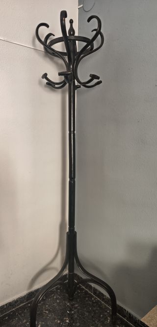 Perchero antiguo de madera negro