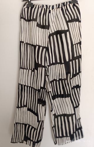 Pantalón ancho blanco y negro