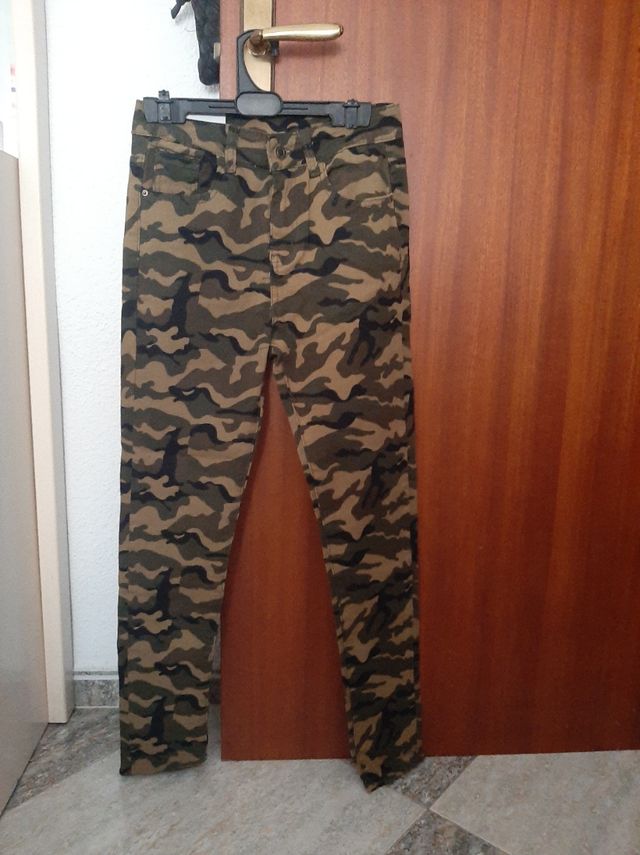 Pantalones vaqueros camuflaje