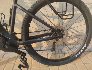 Bicicleta eléctrica Giant Talon E+ negra