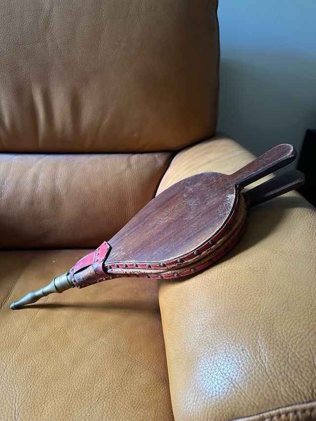 Fuelle antiguo de madera