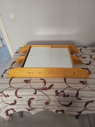 Armario organizador de madera con espejo