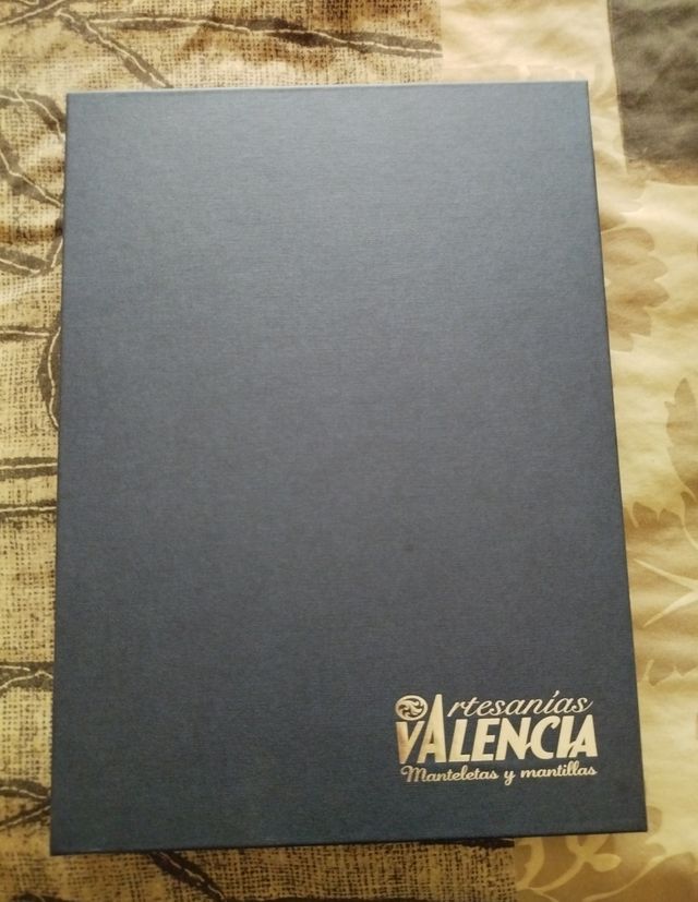 Caja para mantilla o peinador