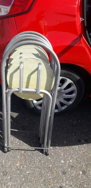  Un Taburete plegable altura de 56 cm
4€ 