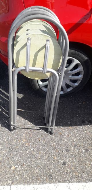  Un Taburete plegable altura de 56 cm
4€ 
