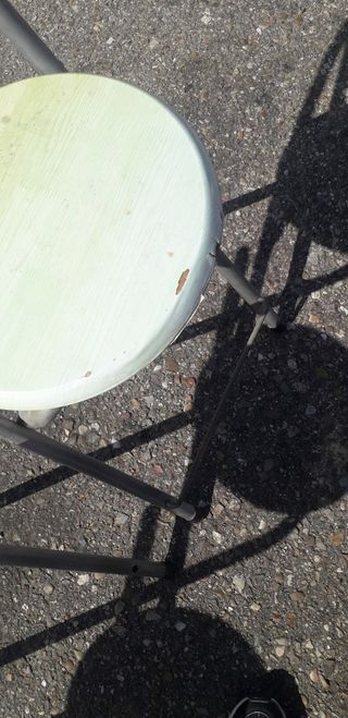  Un Taburete plegable altura de 56 cm
4€ 