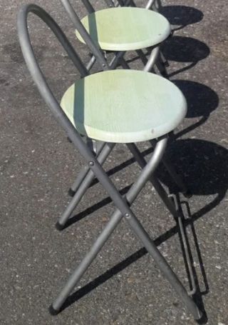  Un Taburete plegable altura de 56 cm
4€ 