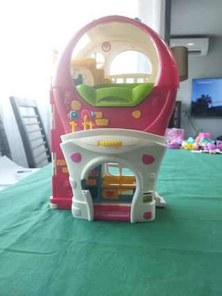 Casa PinyPon: 2 pisos, colorida
