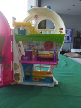 Casa PinyPon: 2 pisos, colorida