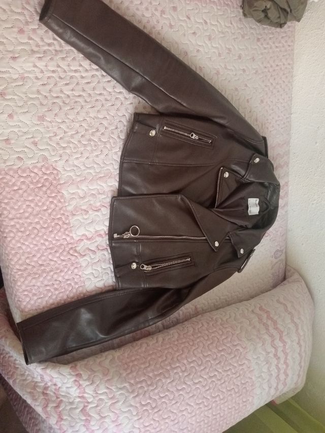 Chaqueta marrón de cuero sintético