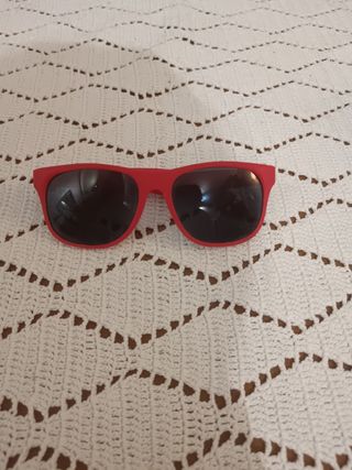 Gafas sol rojas