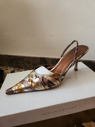 Zapatos tacón SOCHÁ LONDON dorados