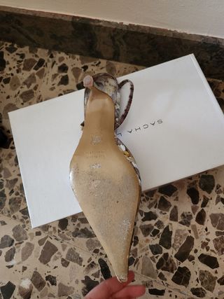 Zapatos tacón SOCHÁ LONDON dorados
