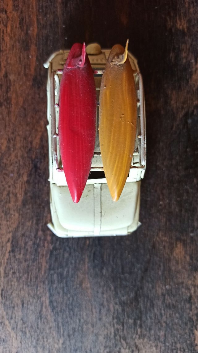 Auto d'epoca in latta stile vintage