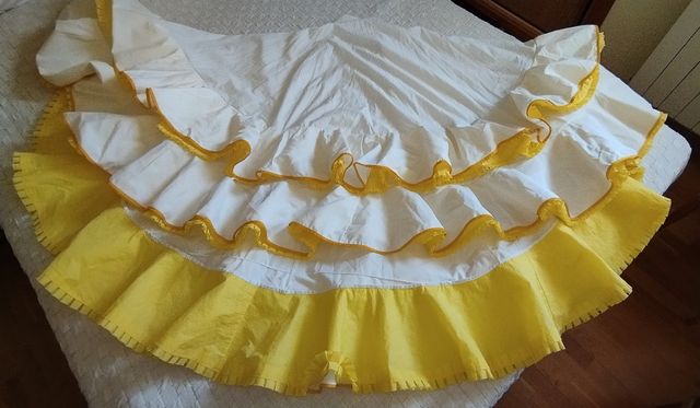 Falda, body  y mantoncillo flamencos