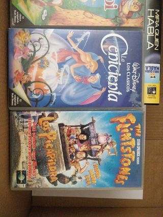 VHS infantiles: Bambi, Cenicienta...,los Picapiedr