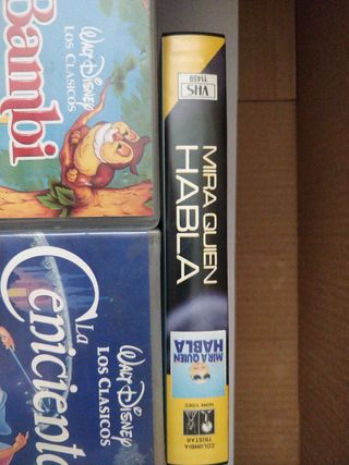 VHS infantiles: Bambi, Cenicienta...,los Picapiedr