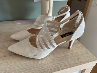 Tacones Jones New York beige