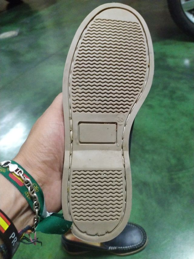 Zapatos Guess niño -talla 35