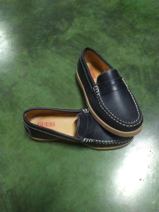 Zapatos Guess niño -talla 35