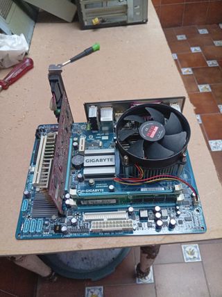 Placa base GIGABYTE usada