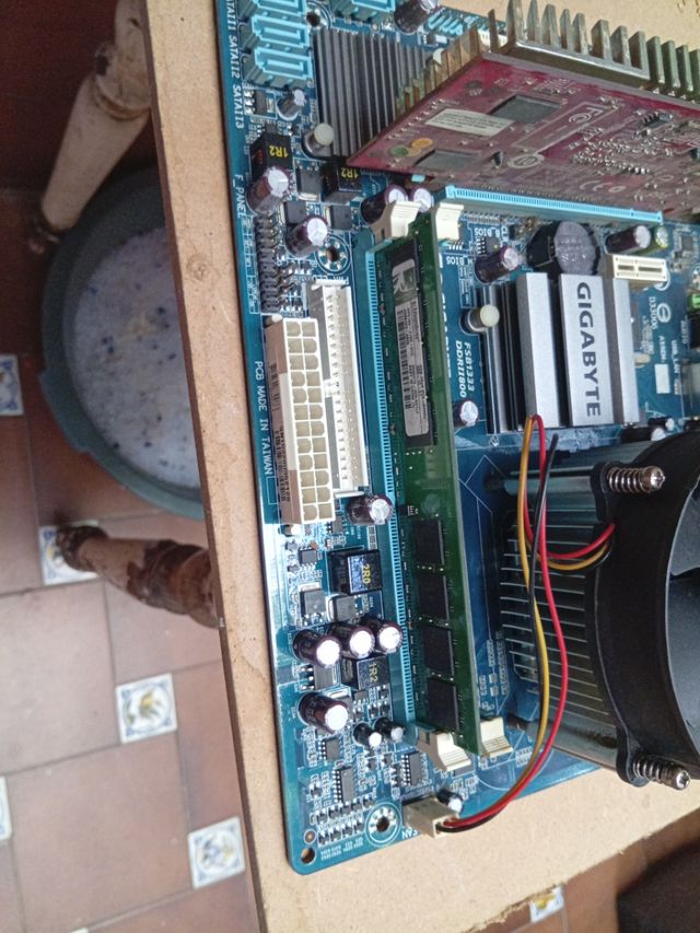 Placa base GIGABYTE usada
