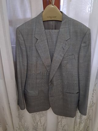 Traje gris caballero
