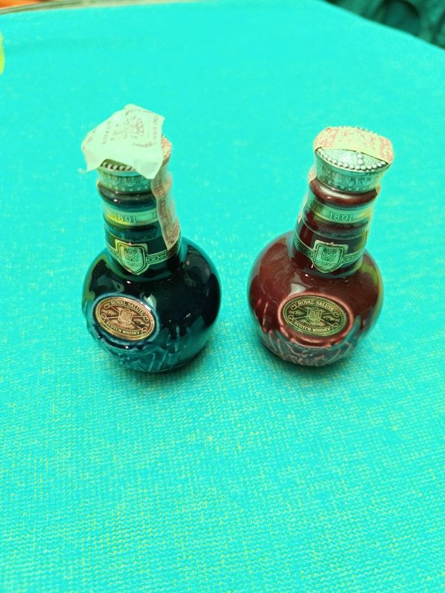 2 miniaturas Chivas Regal 21 años